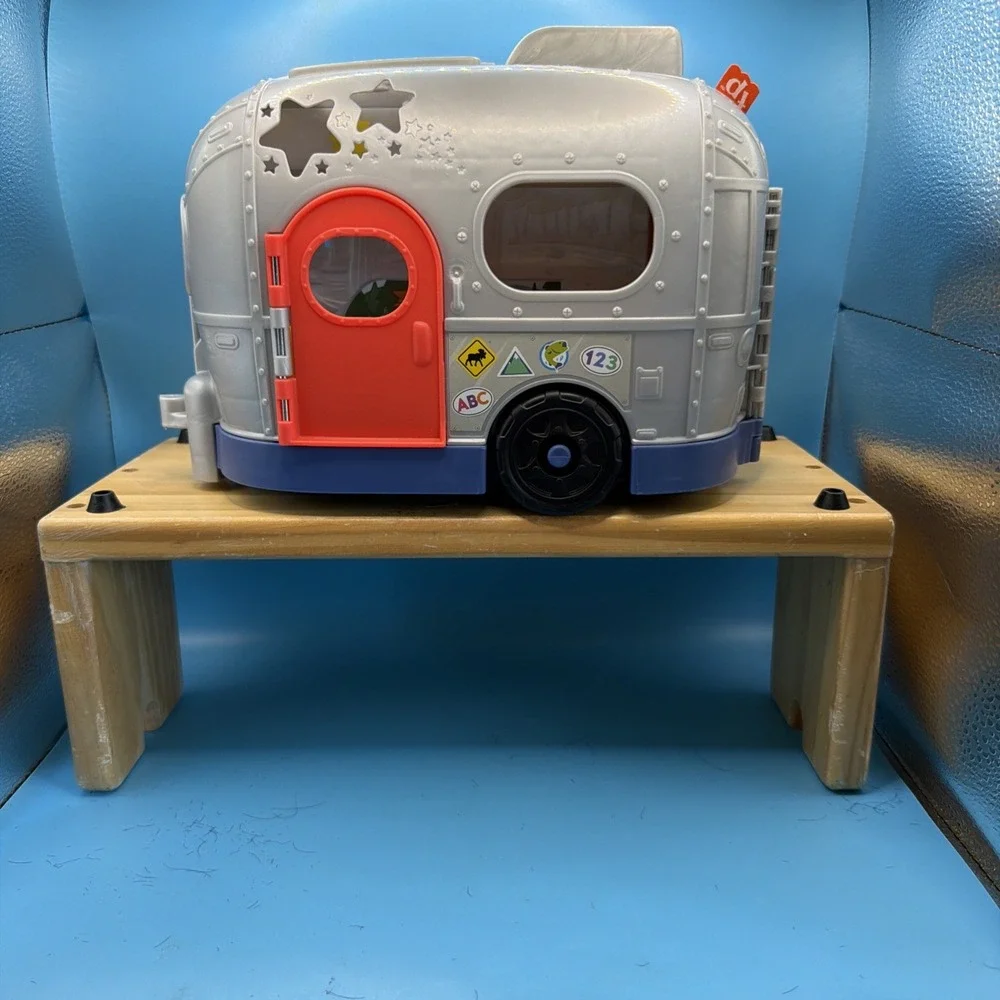 Fisher-Price Little People Light-up Learning Camper Playset 2021 Lights/Music
